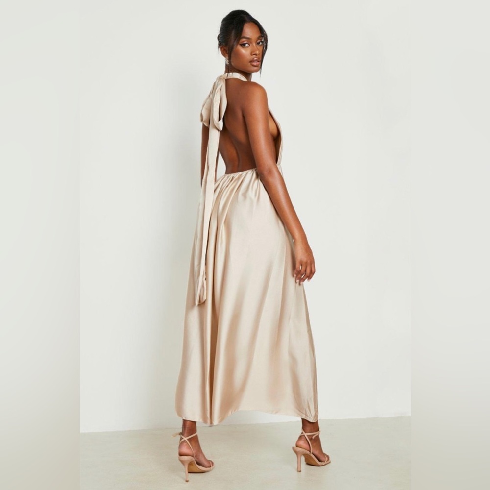 🆕 NWOT Boohoo Champagne Halter Dress
